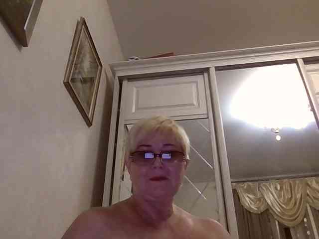 KarinkaSweet webcam