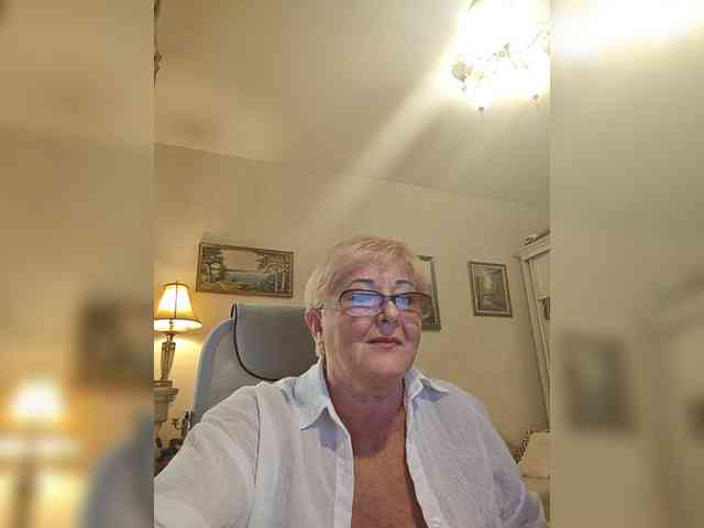 KarinkaSweet webcam