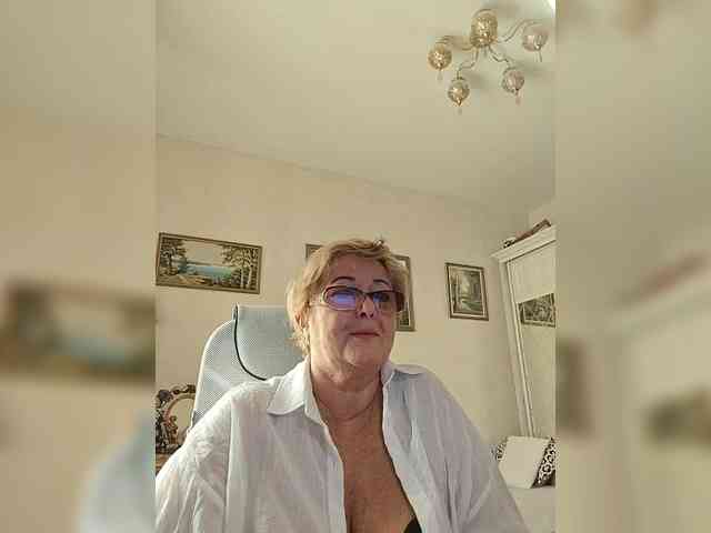 KarinkaSweet webcam