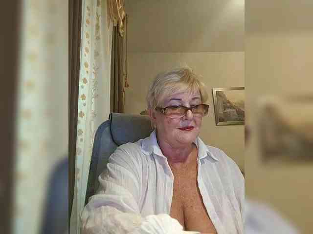 KarinkaSweet webcam