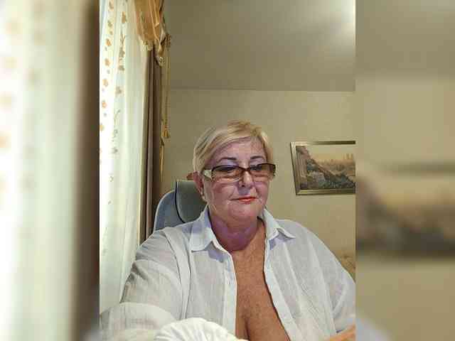 KarinkaSweet webcam