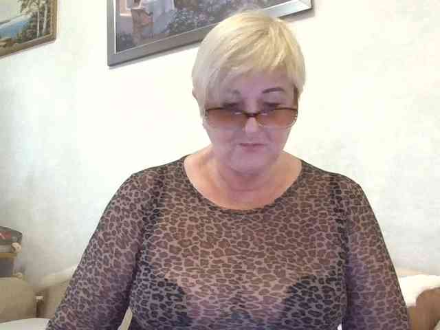 KarinkaSweet live female cam on bongacams