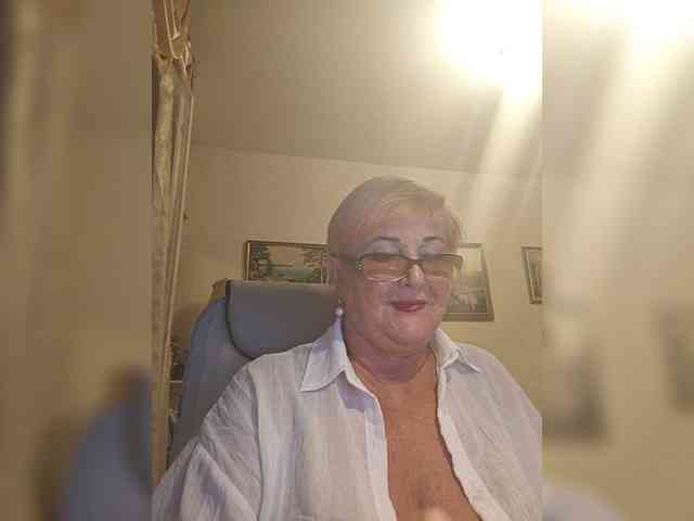 KarinkaSweet webcam