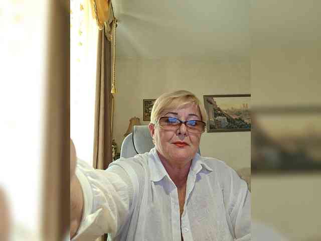 KarinkaSweet webcam