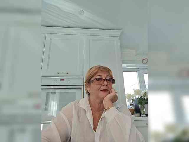 KarinkaSweet webcam