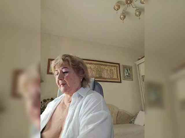 KarinkaSweet webcam