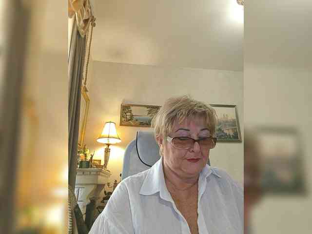 KarinkaSweet webcam