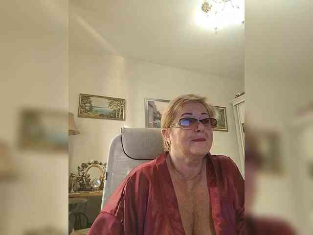 KarinkaSweet webcam