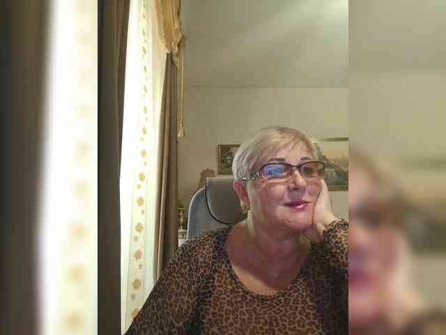 KarinkaSweet webcam