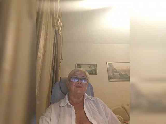KarinkaSweet webcam