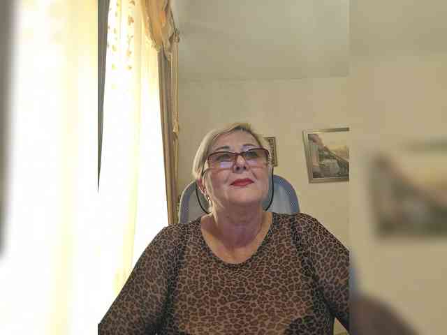 KarinkaSweet webcam