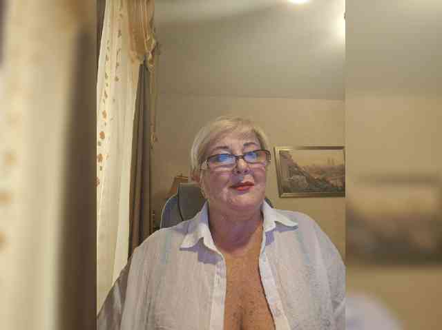 KarinkaSweet webcam
