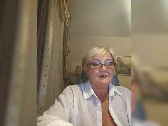 KarinkaSweet webcam