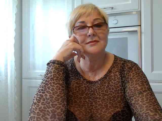 KarinkaSweet live female cam on bongacams