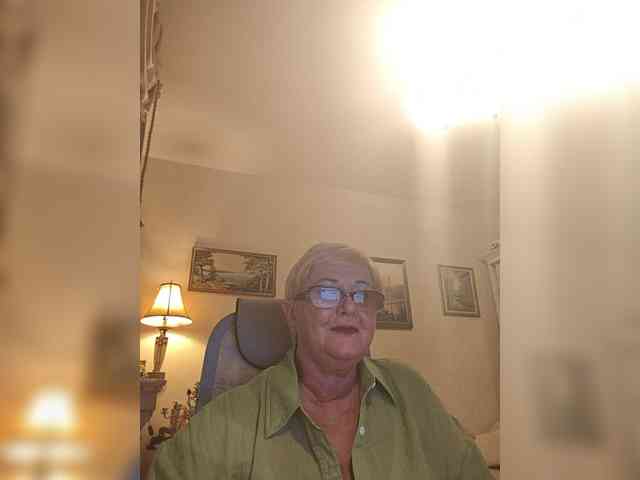 KarinkaSweet webcam