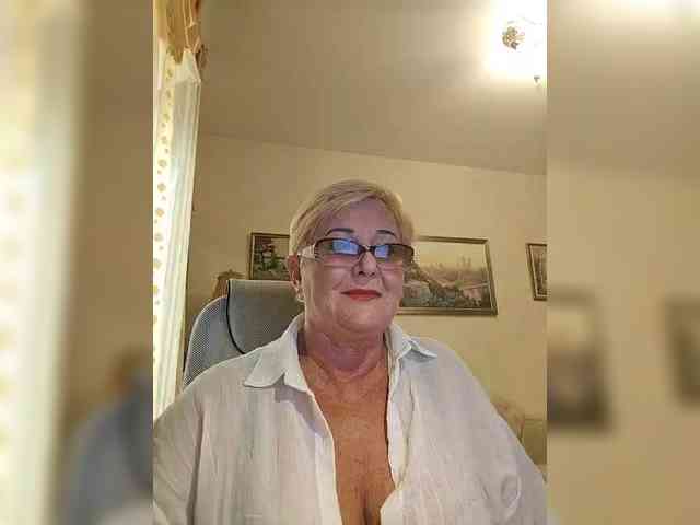 KarinkaSweet webcam