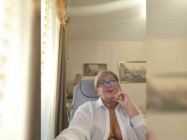 KarinkaSweet webcam