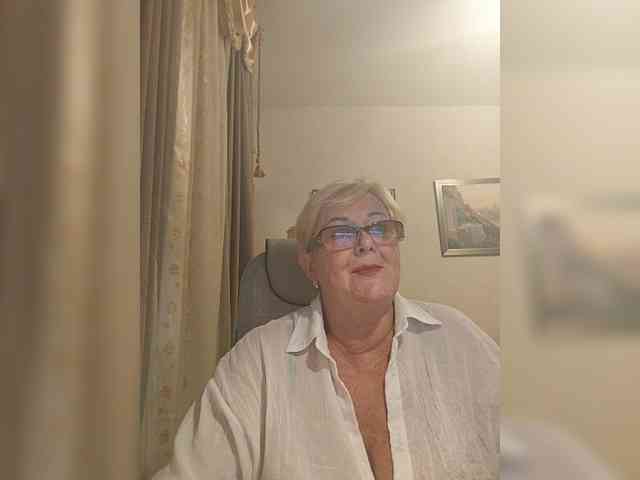 KarinkaSweet webcam