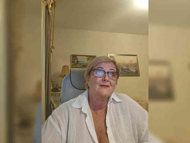 KarinkaSweet webcam