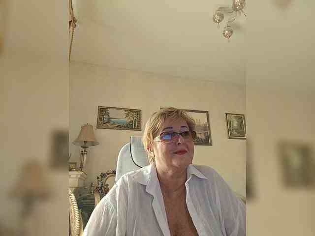 KarinkaSweet webcam