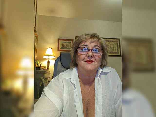 KarinkaSweet webcam