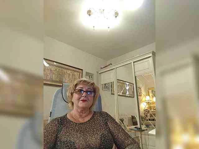 KarinkaSweet webcam