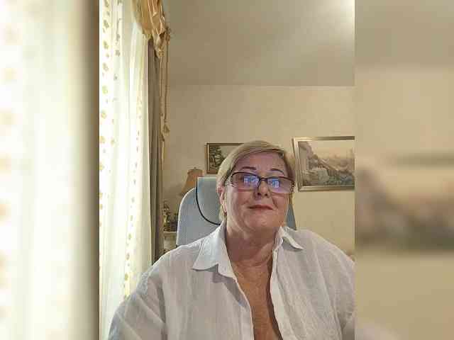 KarinkaSweet webcam