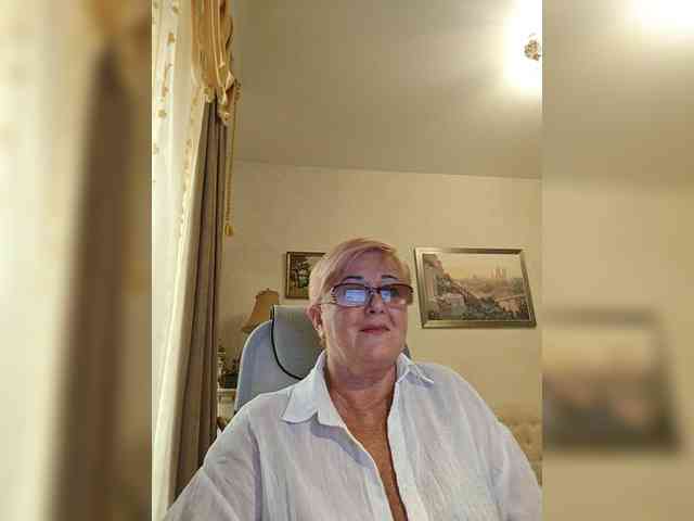 KarinkaSweet webcam