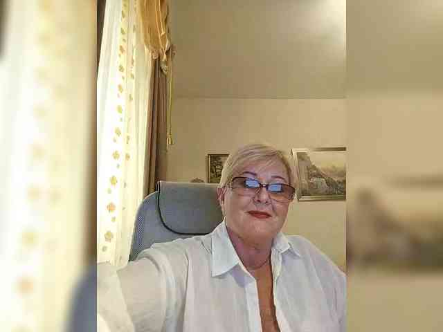 KarinkaSweet webcam