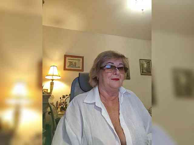 KarinkaSweet webcam