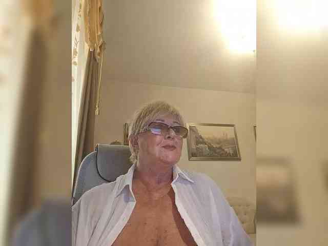 KarinkaSweet webcam