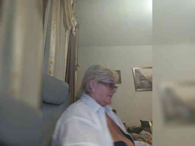 KarinkaSweet webcam