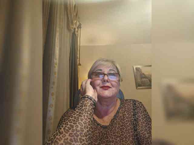 KarinkaSweet live female cam on bongacams