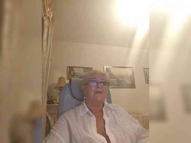 KarinkaSweet webcam