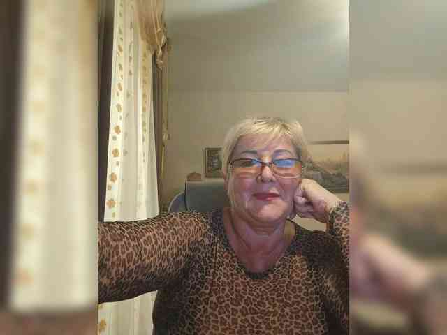 KarinkaSweet webcam