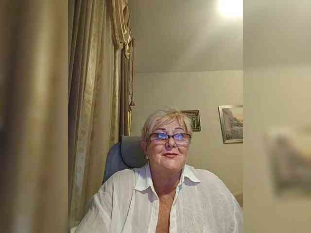 KarinkaSweet webcam