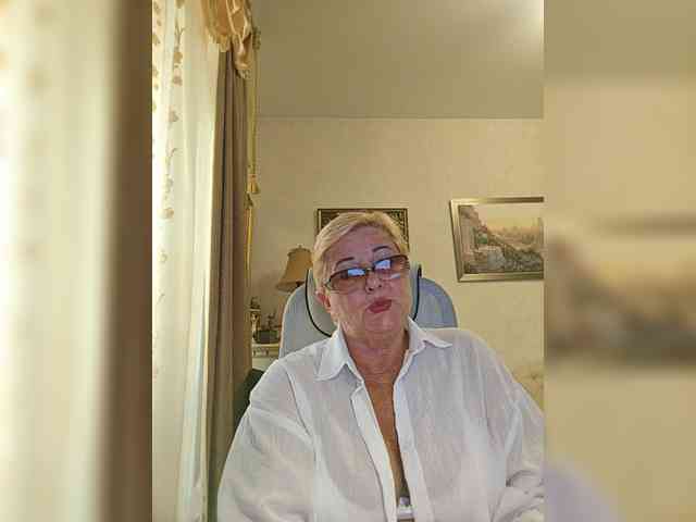KarinkaSweet webcam