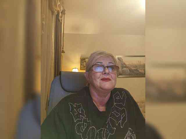 KarinkaSweet webcam