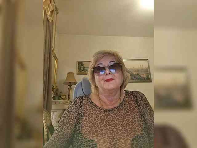 KarinkaSweet webcam