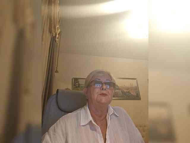 KarinkaSweet webcam