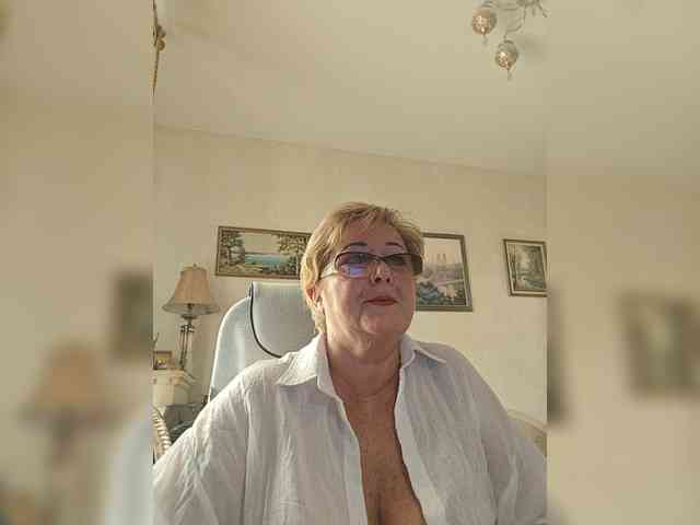 KarinkaSweet webcam