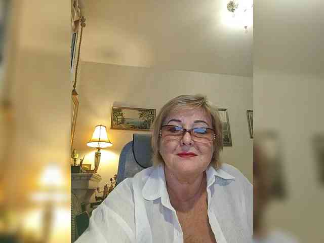 KarinkaSweet webcam