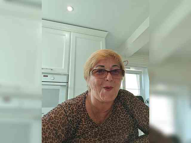 KarinkaSweet webcam