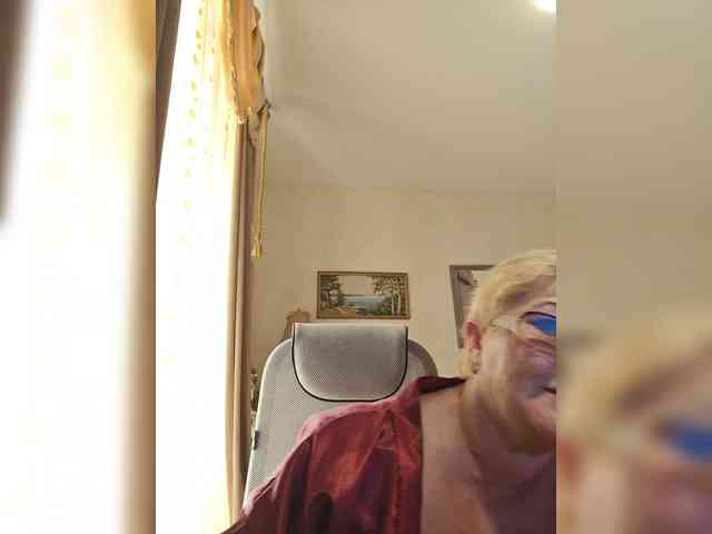 KarinkaSweet webcam