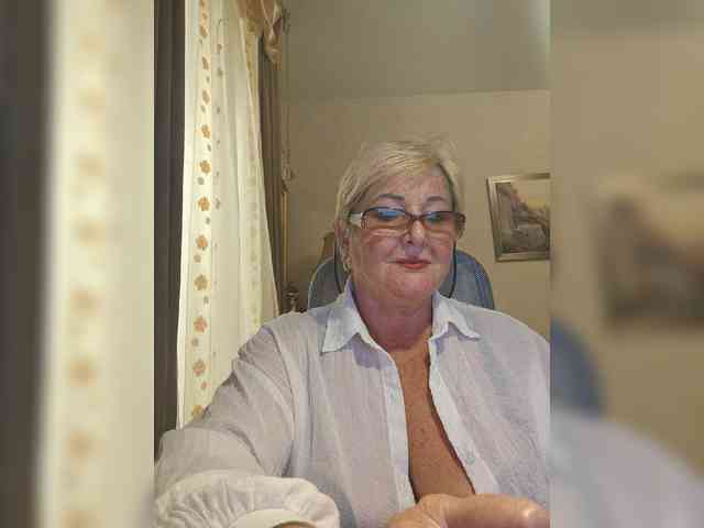 KarinkaSweet webcam