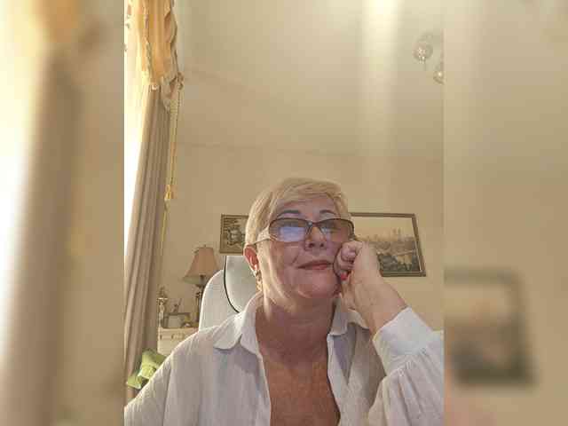 KarinkaSweet webcam
