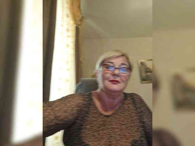 KarinkaSweet webcam