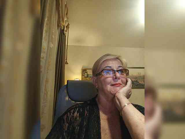 KarinkaSweet webcam