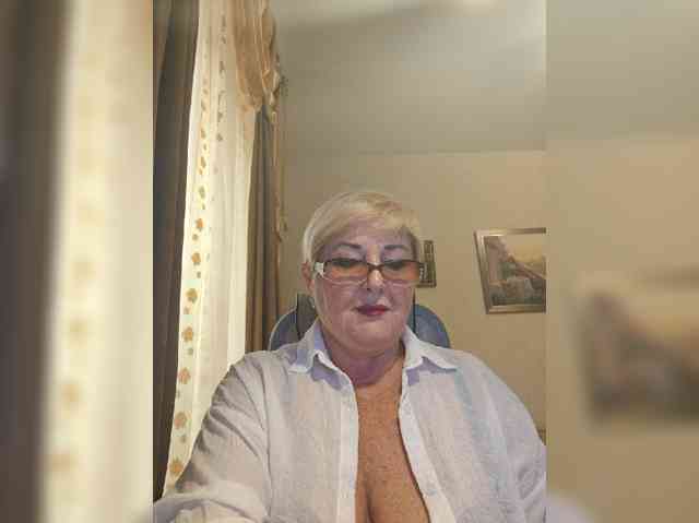 KarinkaSweet webcam