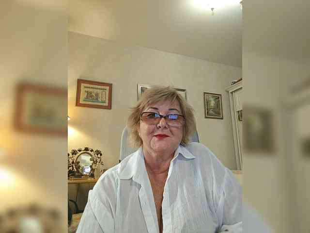 KarinkaSweet webcam